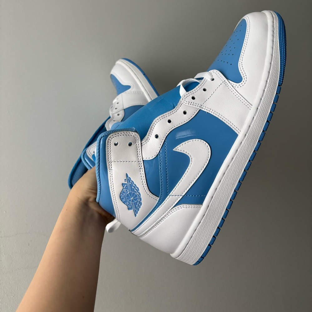 NEW Air Jordan 1 Mid SE UNC Blue and White